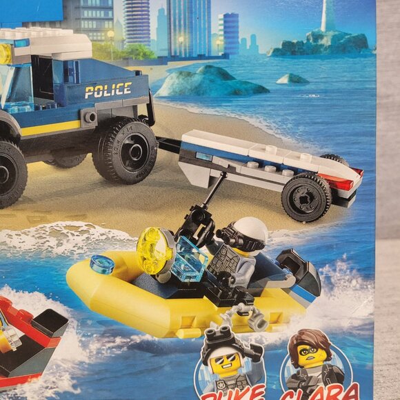Lego City Police Boat Transport 60272 - Picture 3 of 8